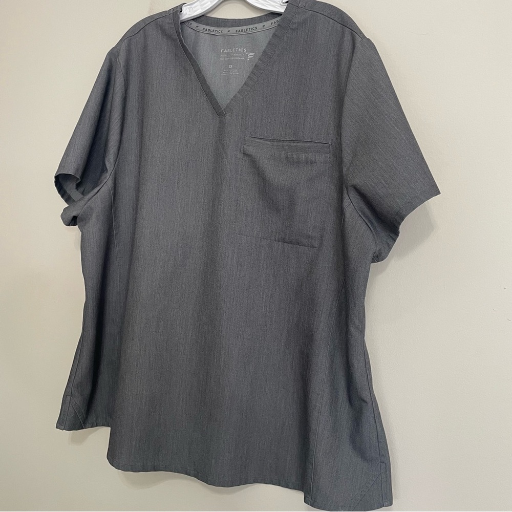 Fabletics Charcoal V‑Neck Short Sleeve Scrubs  Size 2X ~‎ Healthcare